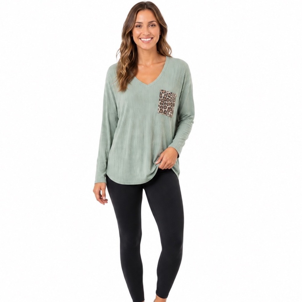 Haptics by Holly Harper Light Green Ribbed Sweater Leopard Pocket V-Neck Large
